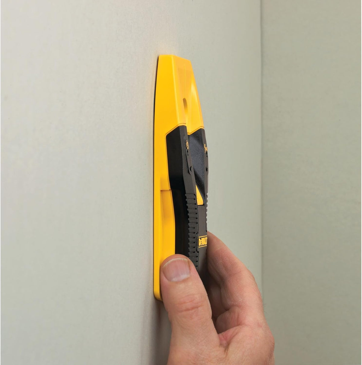 DEWALT Stud Finder, 3/4‰۝, Locate Framing Studs Efficiently with LED Arrows, Ideal for Wood and Metal, AAA Batteries Included (DW0100)