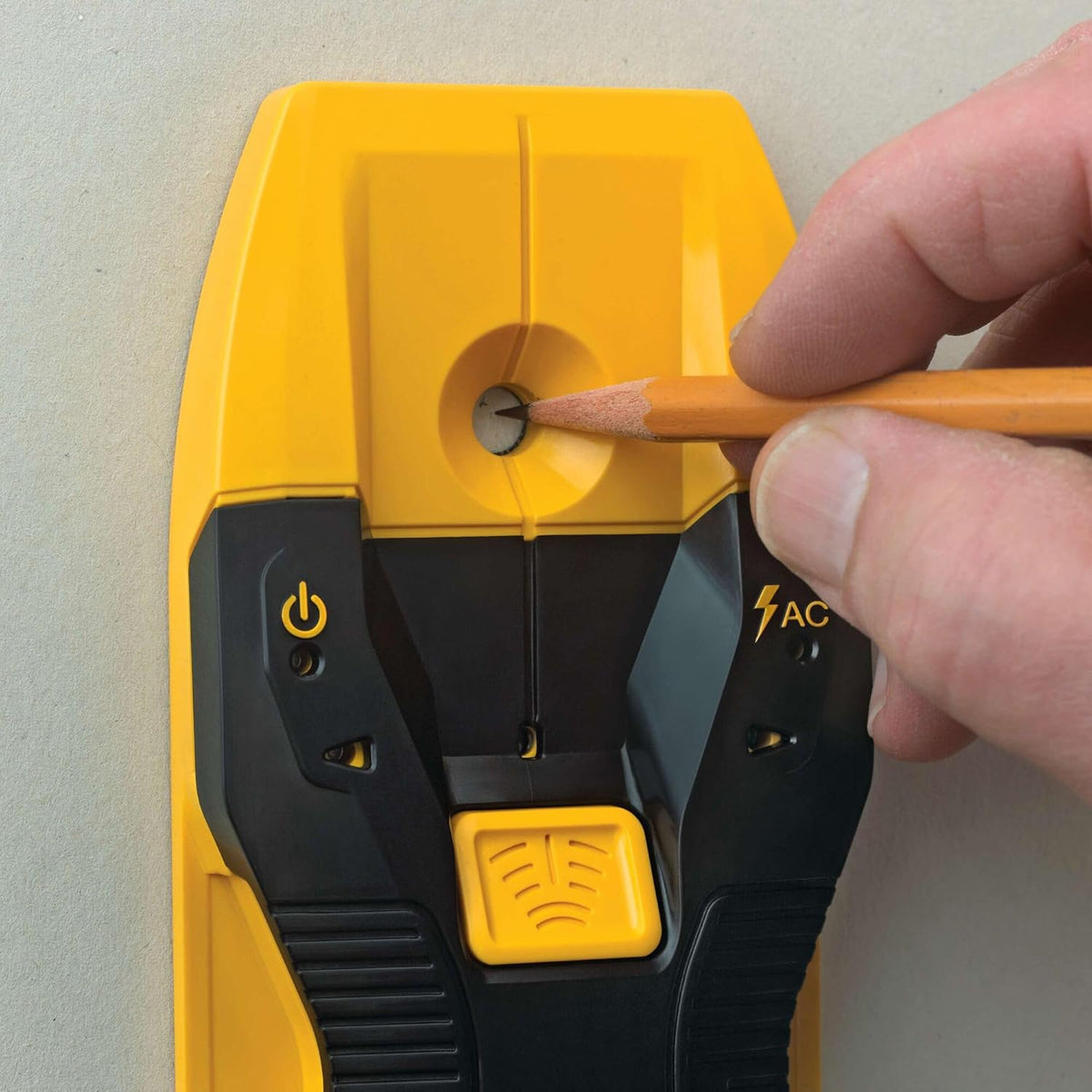 DEWALT Stud Finder, 3/4‰۝, Locate Framing Studs Efficiently with LED Arrows, Ideal for Wood and Metal, AAA Batteries Included (DW0100)